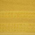 Ręcznik z wypukłą fakturą podkreślony welwetową bordiurą w krateczkę - 30 x 50 cm - musztardowy 2