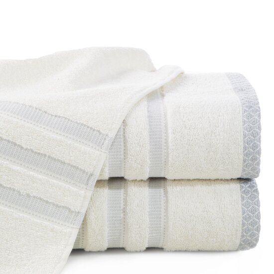 Ręcznik z żakardową bordiurą w pasy - 70 x 140 cm - kremowy